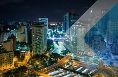 Uma foto de São Paulo por Vanessa Bumbeers no Unsplash para ilustrar um artigo sobre a contratação de autônomos no Brasil.