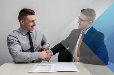 Two men shaking hands to illustrate article on different recruitment models. By Sebastian Herrmann on Unsplash