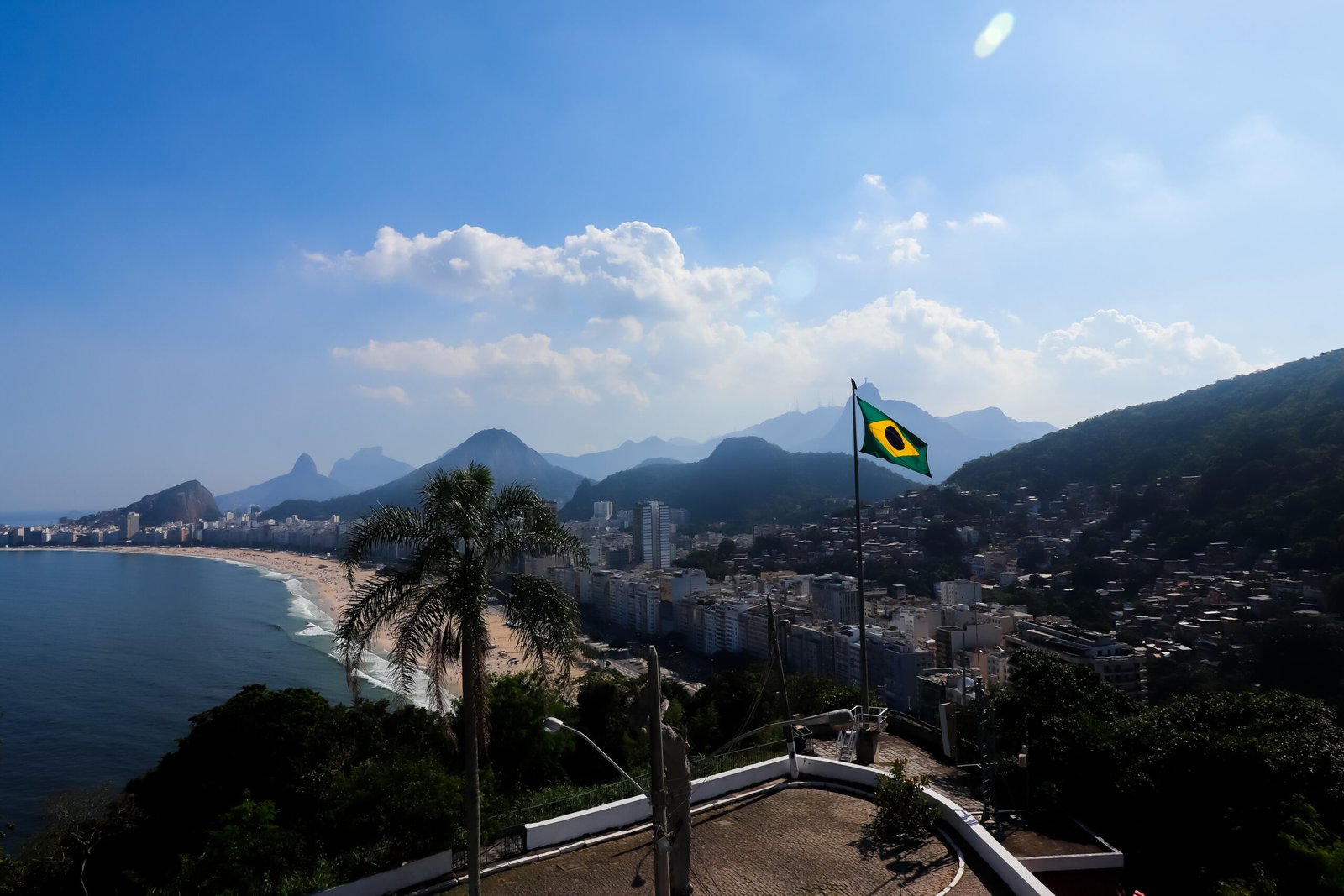 Uma foto do Rio de Janeiro, no Brasil, um dos principais destinos para nearshoring na América Latina